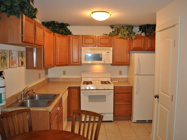112 Highland Pl #1 — Photo 4