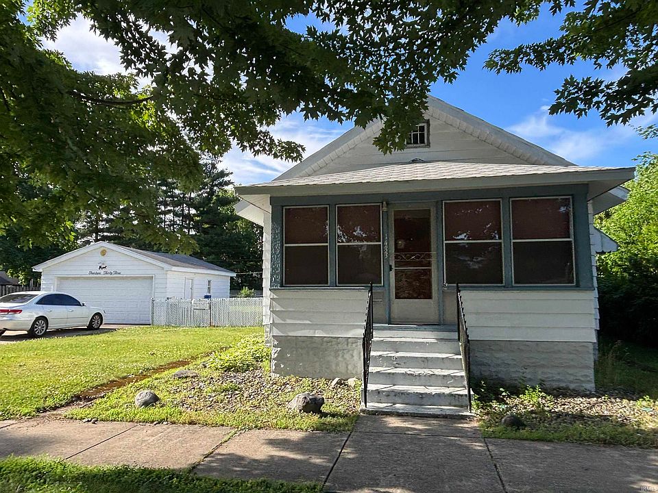 1st image of 1433 Maple Row