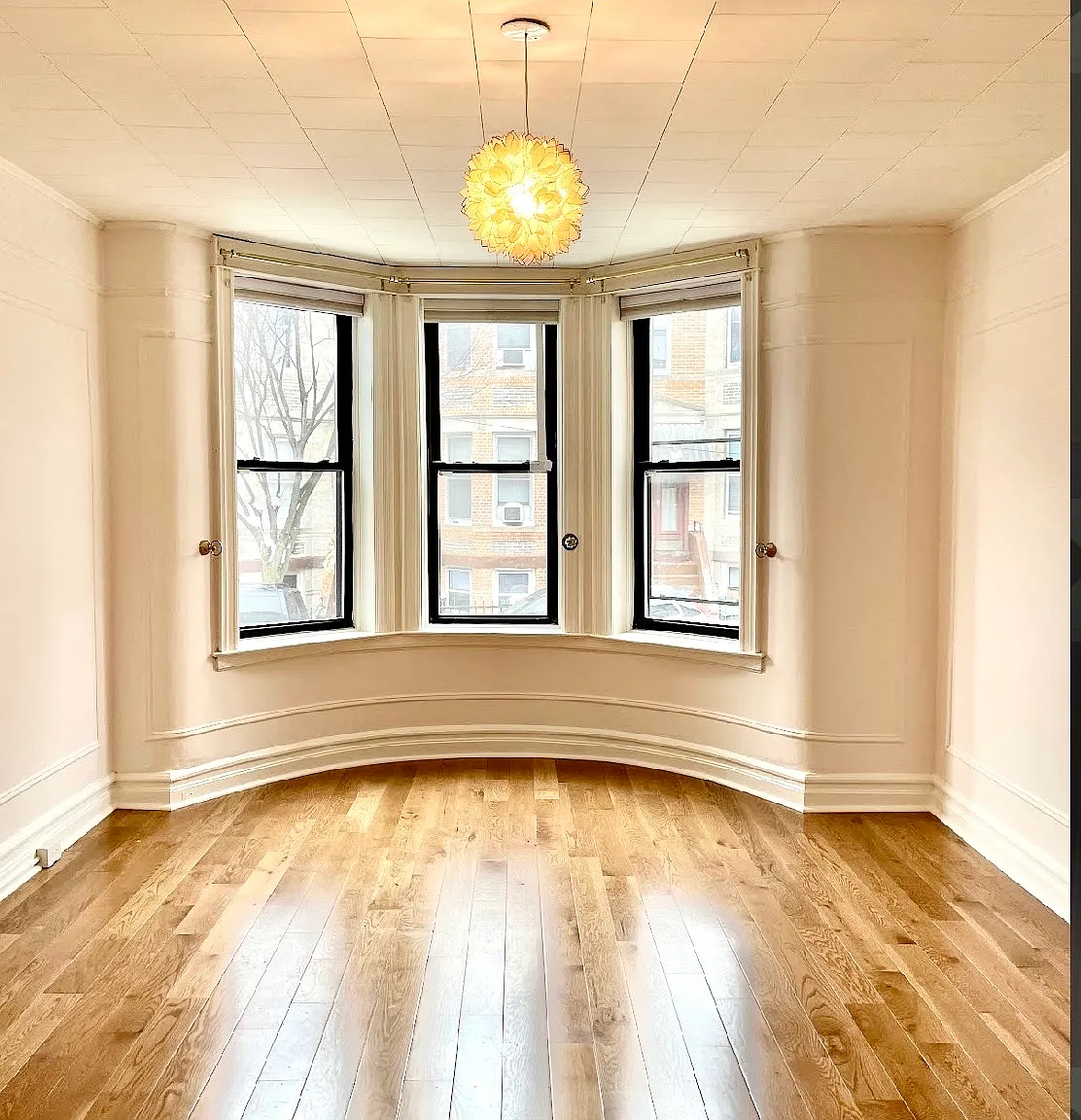 3 bed, 1000 sqft, $4,500 — Photo 3