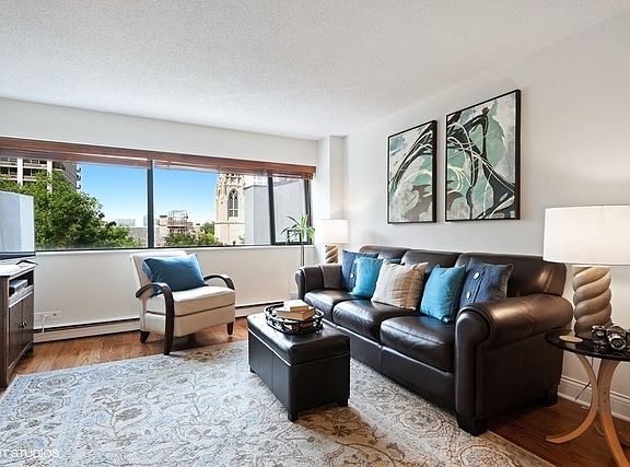 4th image of 1415 N Dearborn St #65D