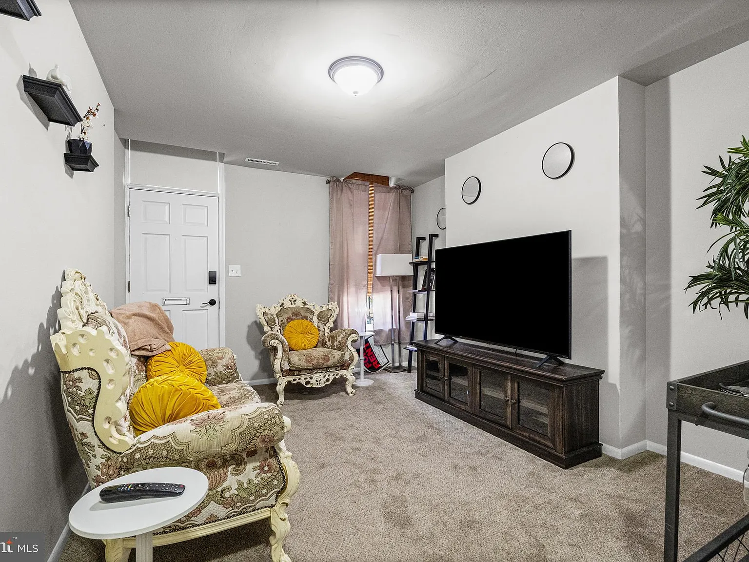 2 bed, 1210 sqft, $1,875 — Photo 2