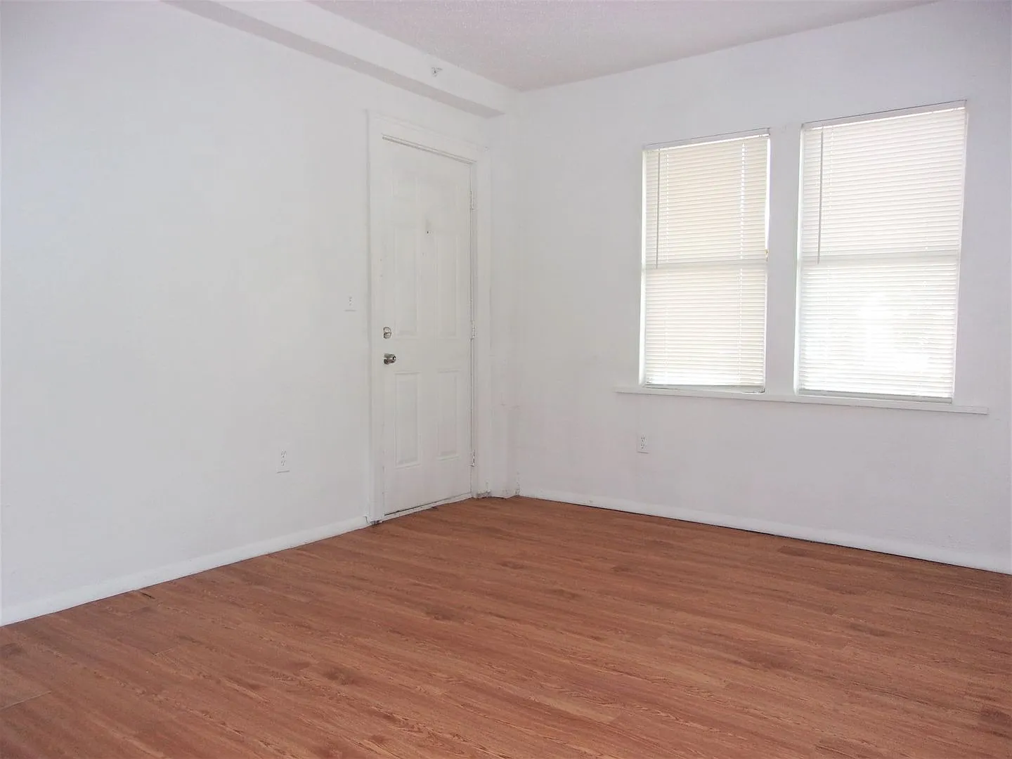 540 SW 24 — Photo 3