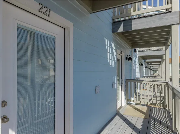 14802 Windward Dr Unit 221, Corpus Christi, TX 78418