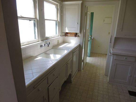 3rd image of 6243 Alta Ave
