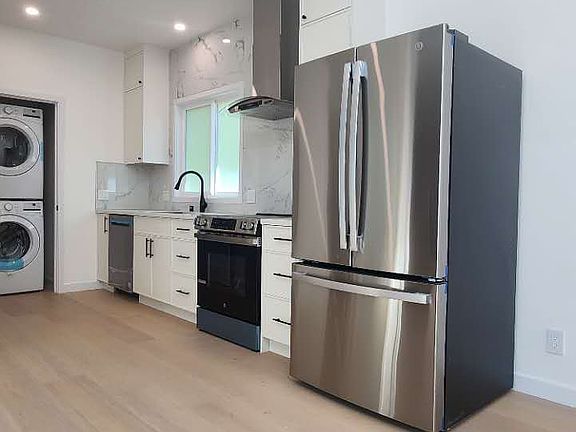 5th image of 2427 Burnham Way