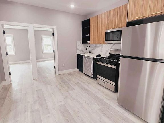 3rd image of 400A Baldwin Ave #2