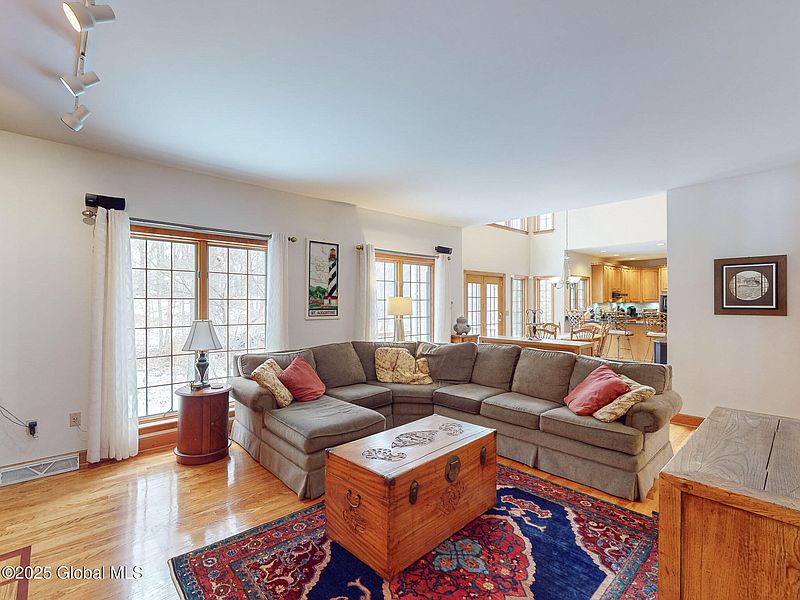 3rd image of 11 Hampstead Court