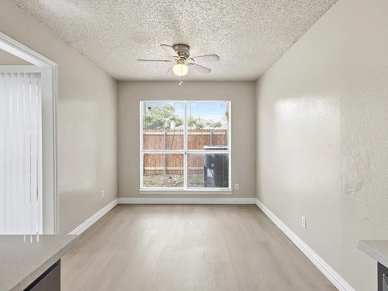 2528 Lido Ln — Photo 12
