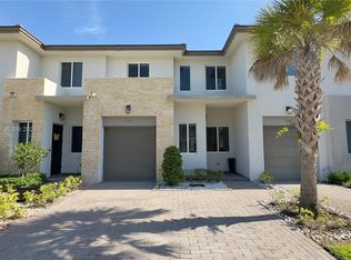 921 Pioneer Way, Royal Palm Beach, FL 33411