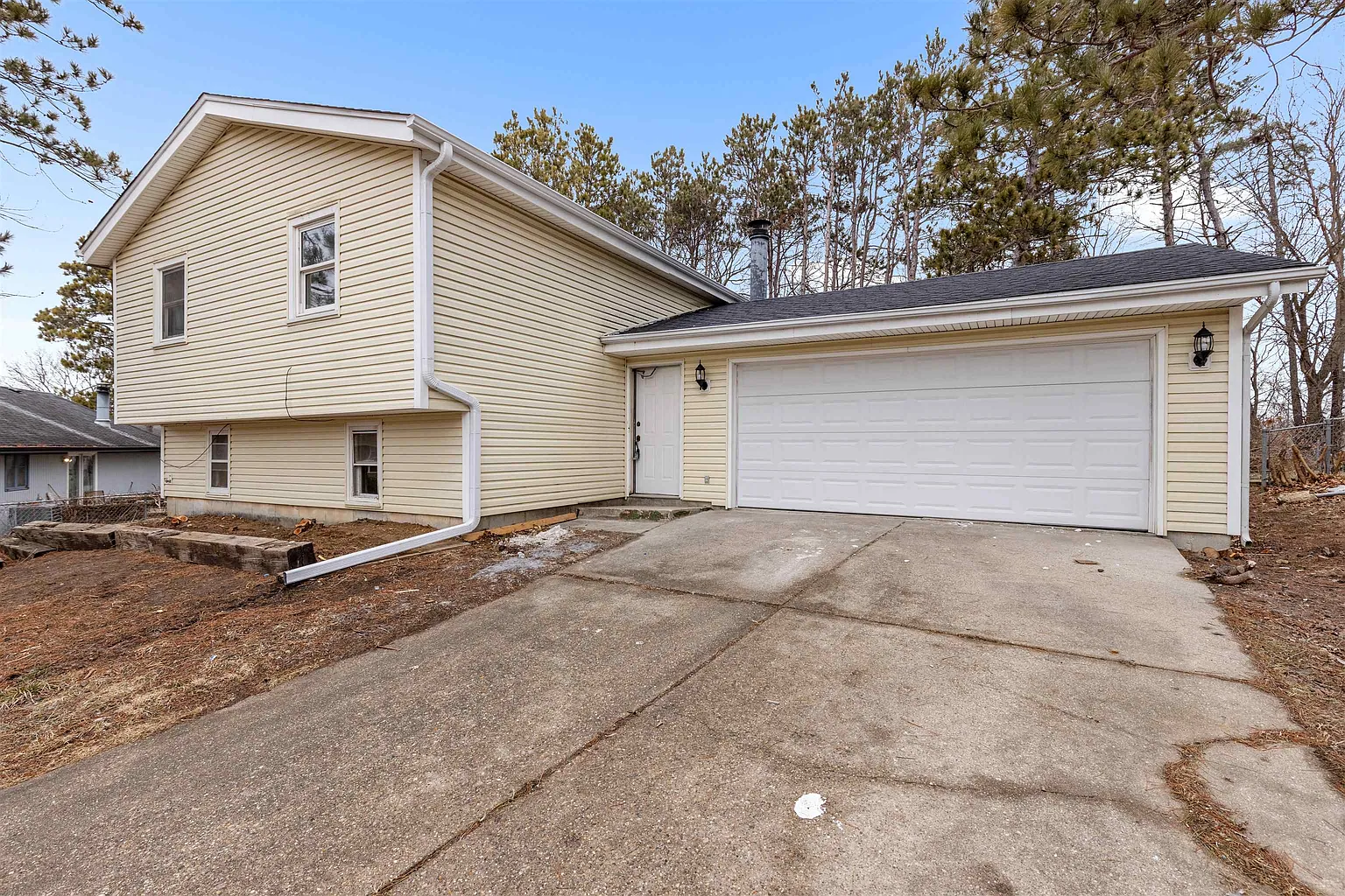 2718 Norway Pine Rd photo 1