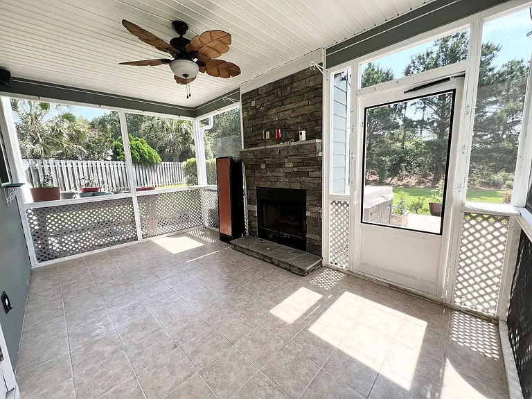 327 Clearwater Ln — Photo 18
