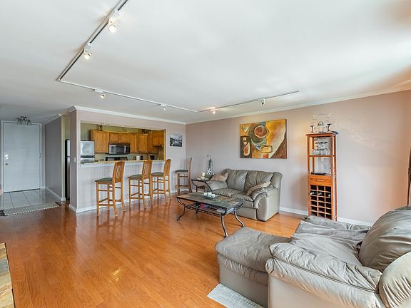 2nd image of 3001 S Michigan Ave Unit 1404