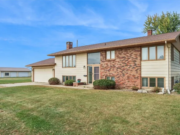 71 Railroad St, Atkins, IA 52206