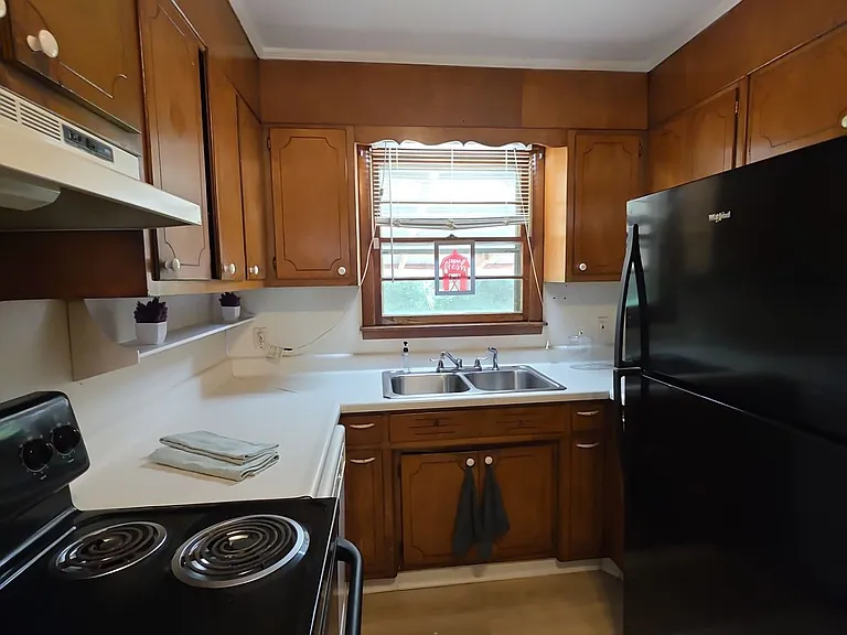 3902 Harwood Ave SW — Photo 4