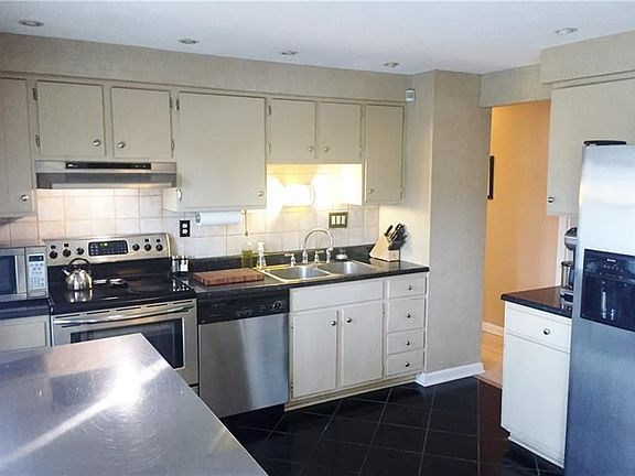 3rd image of 2044 Southwell Dr