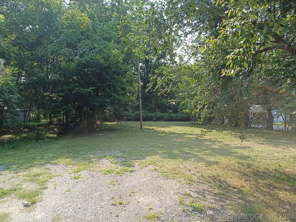 2nd image of 2260 N Columbia Ave