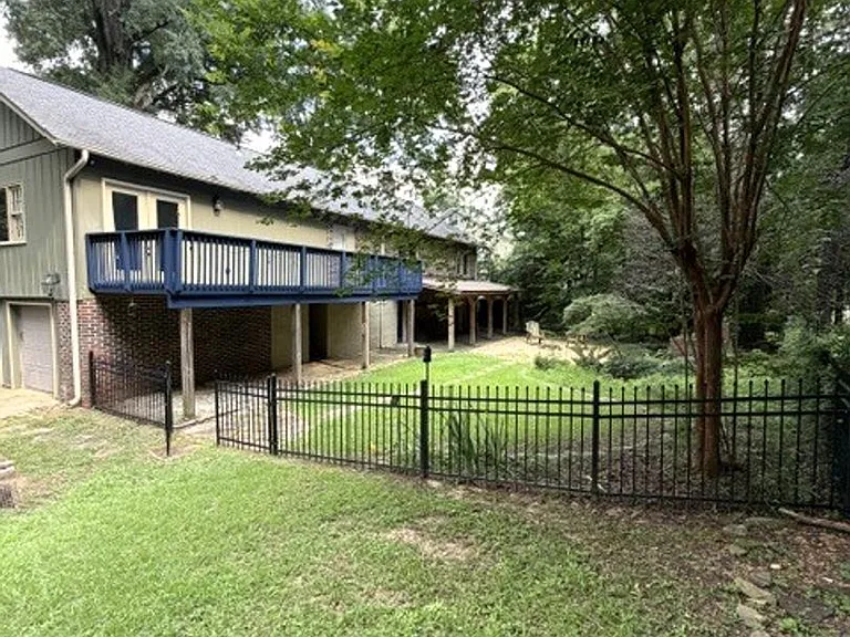 1538 Bellwood Ln — Photo 25