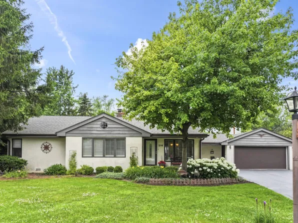 216 Hickory Ct, Northbrook, IL 60062