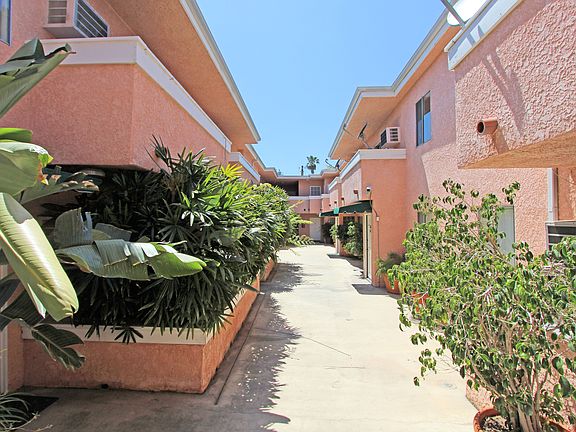 4th image of 7013 Haskell Ave APT 209