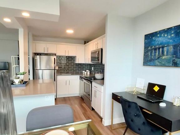 2nd image of 1435 S Michigan Ave #302