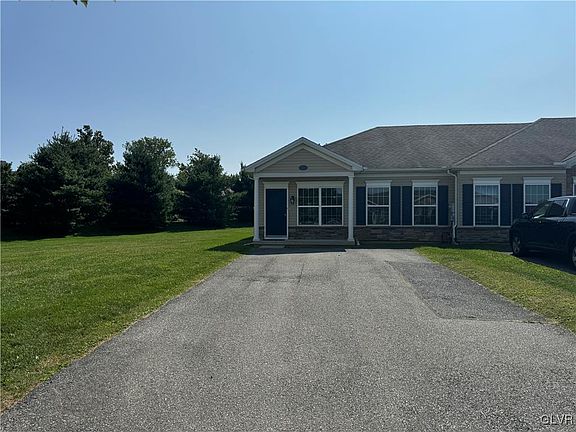 2nd image of 206 Huntington Ln