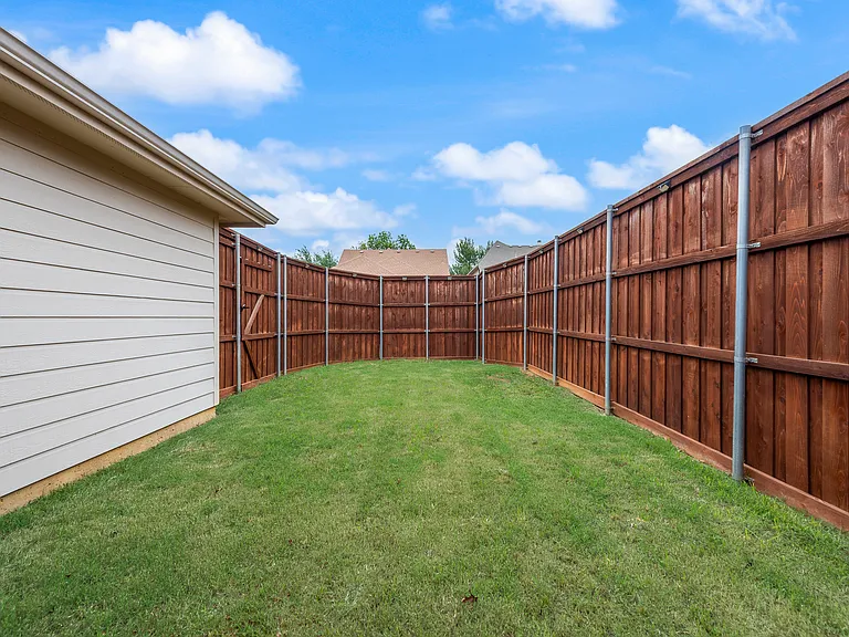 9005 Stewart St — Photo 19