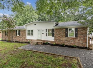 1200 Hollis Ln, Lafayette, TN 37083