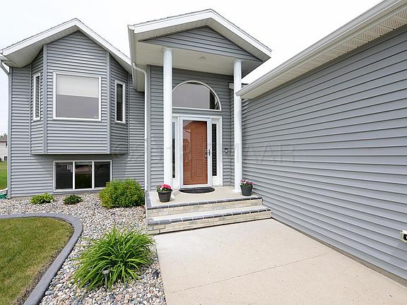 2nd image of 1584 18th Ave E