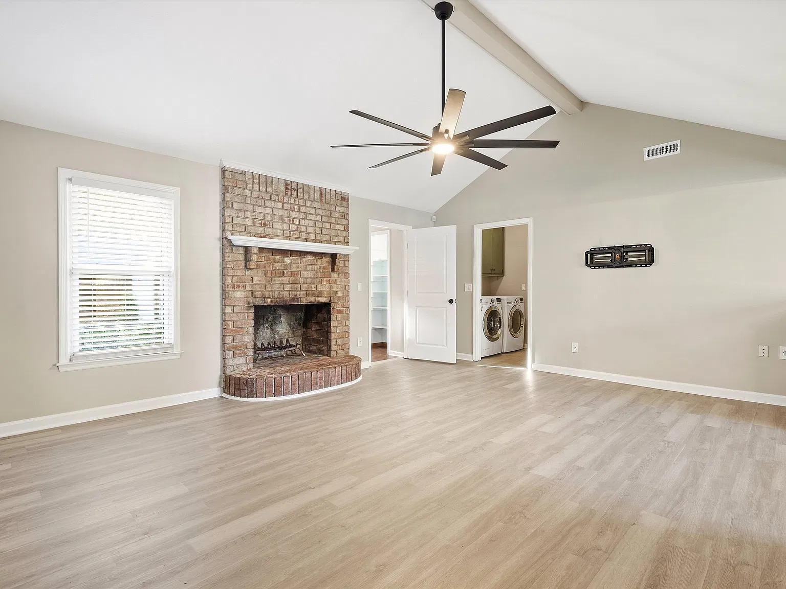 4 bed, 1590 sqft, $2,650 — Photo 3