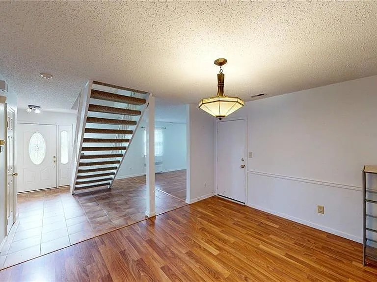 4507 Sir Johns Ln — Photo 5
