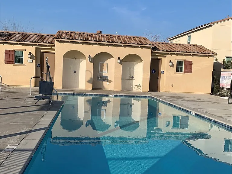 985 W Clover Ave — Photo 10