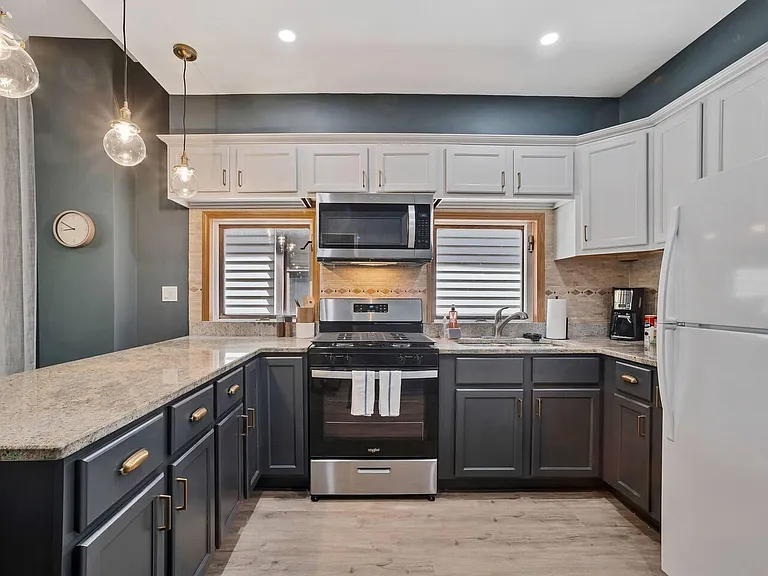 1807 W Erie St #2 — Photo 10