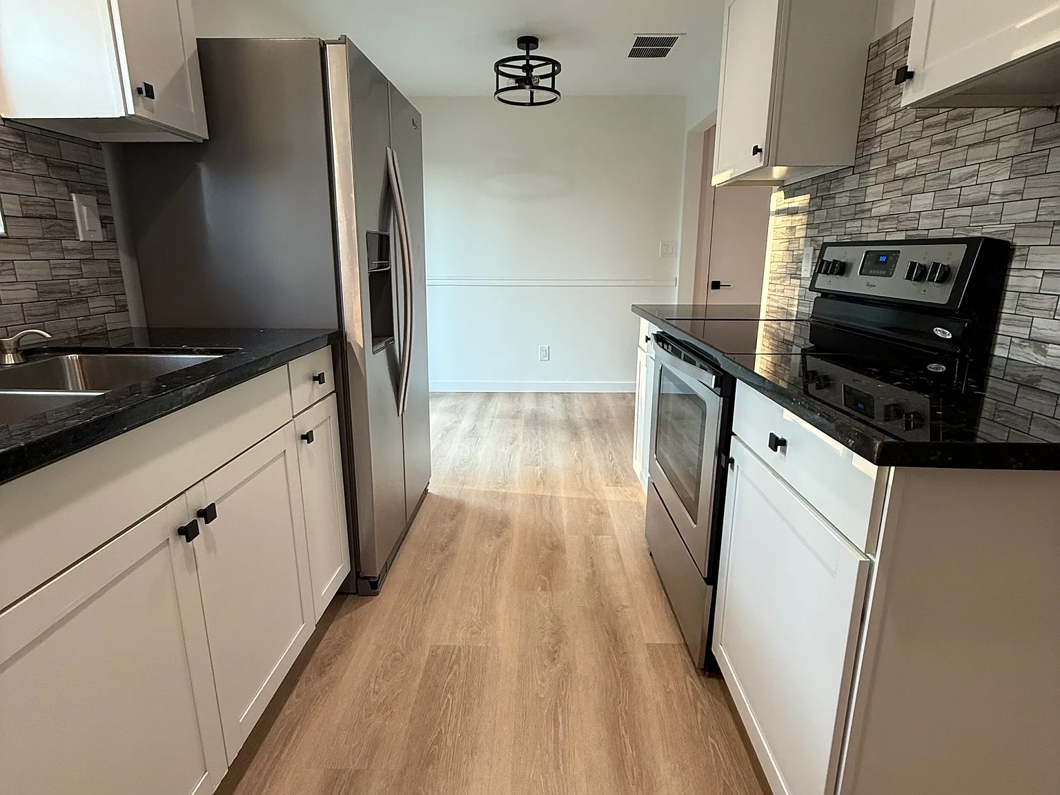 3 bed, 1036 sqft, $3,150 — Photo 4