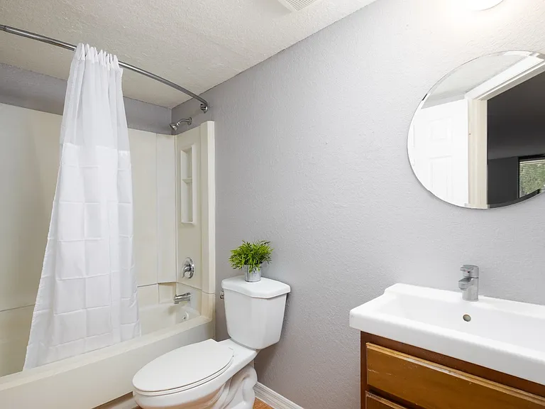 2407 W Vine St — Photo 3
