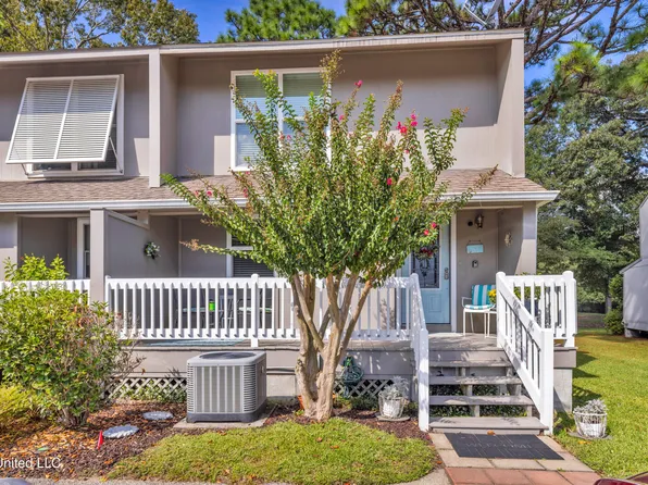 236 Highpoint Dr, Diamondhead, MS 39525