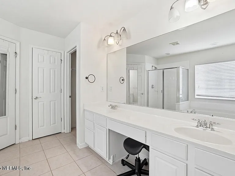 4008 Lionheart Dr — Photo 15