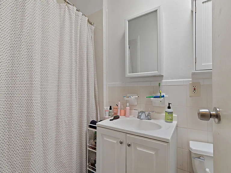 86 Griffith St #2 — Photo 4