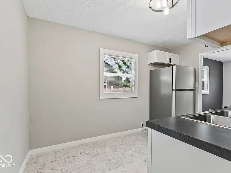 2257 N Tibbs Ave — Photo 8