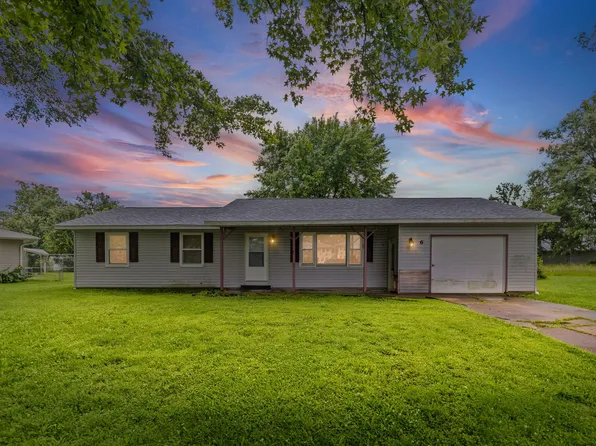 6 Edgebrook St, Centralia, IL 62801