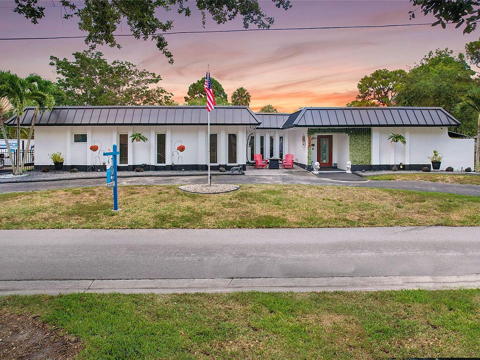 1st image of 124 E Palm Drive