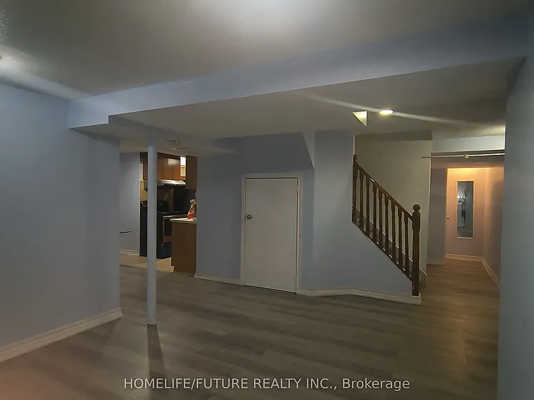 79 Carisbrooke Sq #BASEMENT — Photo 4