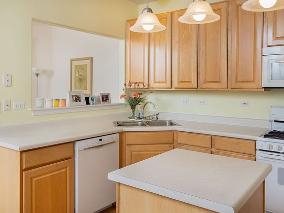 4th image of 580 E Thornhill Ln