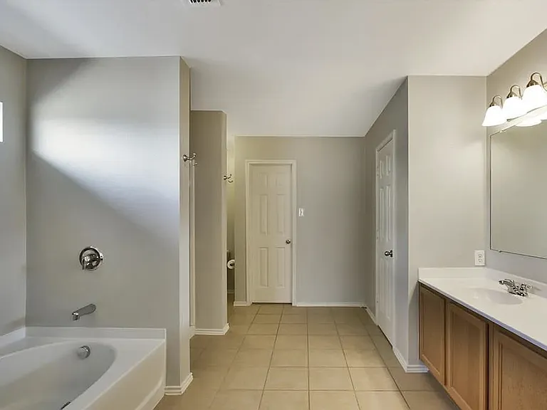 1007 Shelborn Dr — Photo 11