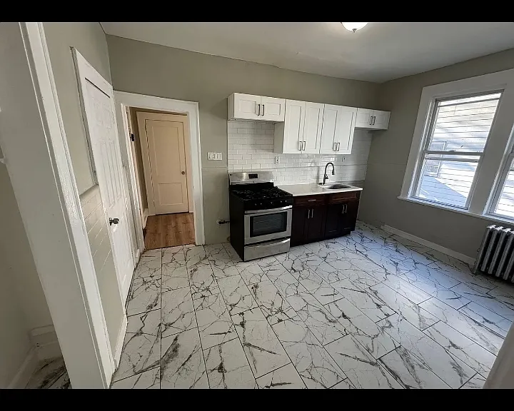 161 Sunset Ave #2L — Photo 1