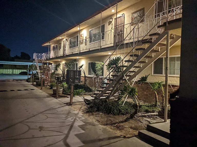 4256 Walnut St — Photo 2