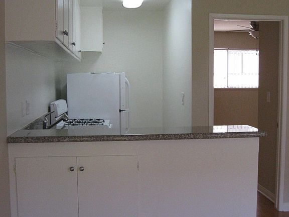 3rd image of 1516 Purdue Ave APT 2