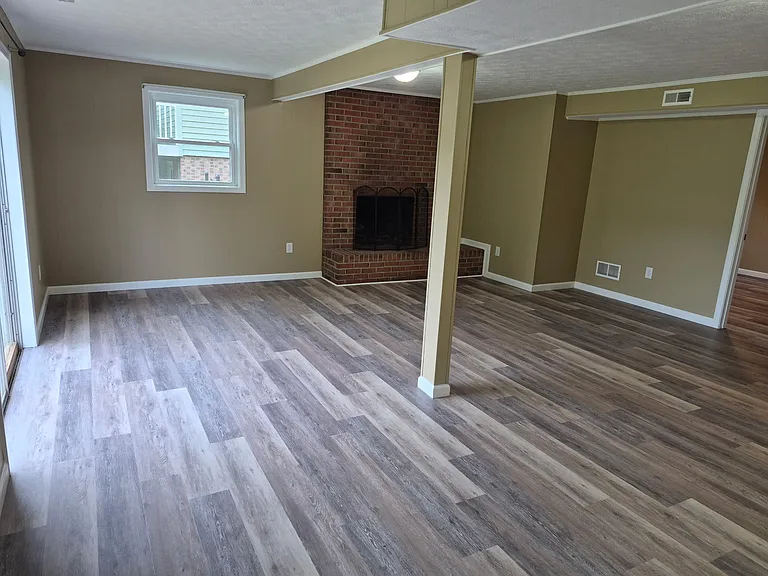 694 Phillip St — Photo 10
