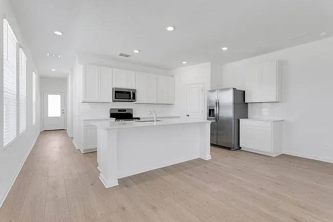 2056 Fieldstone St — Photo 3