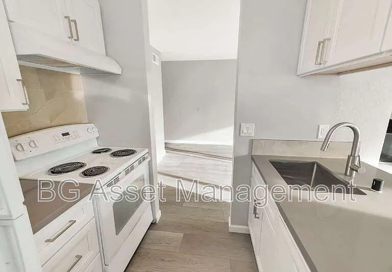 10 Lee St #4 — Photo 7