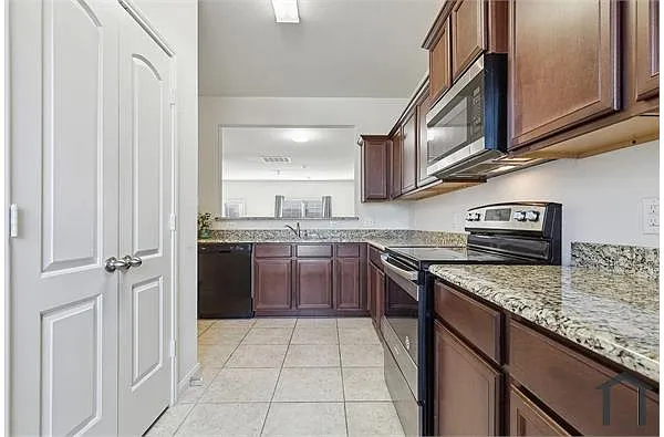 Building Photo - 6025 Spring Ranch Dr